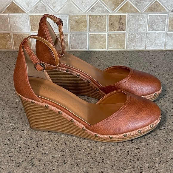 Maurice’s Bella  Brown Studded Closed Toe Wedge Heel Ankle Strap Size 9.5 in - Picture 4 of 9